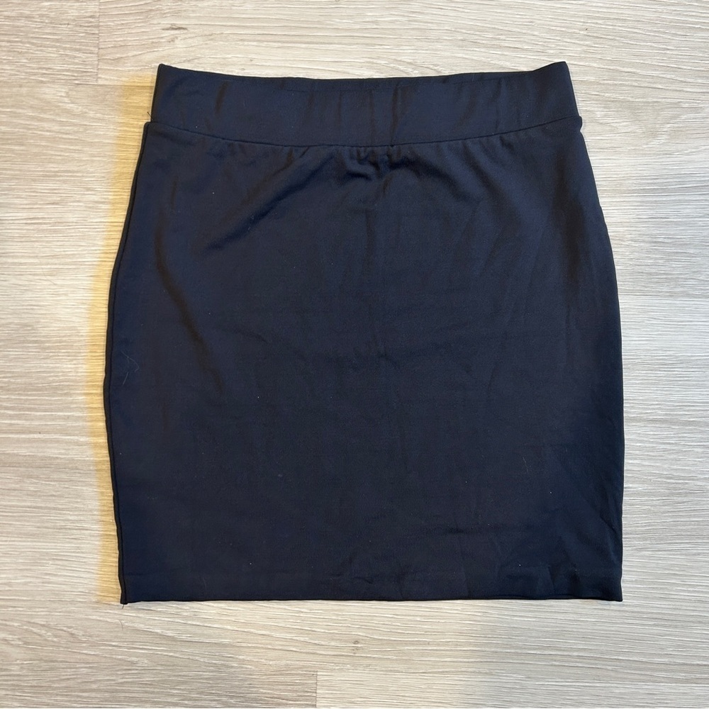 Aritzia Babaton Women’s Black Contour Mini Skirt - Small
